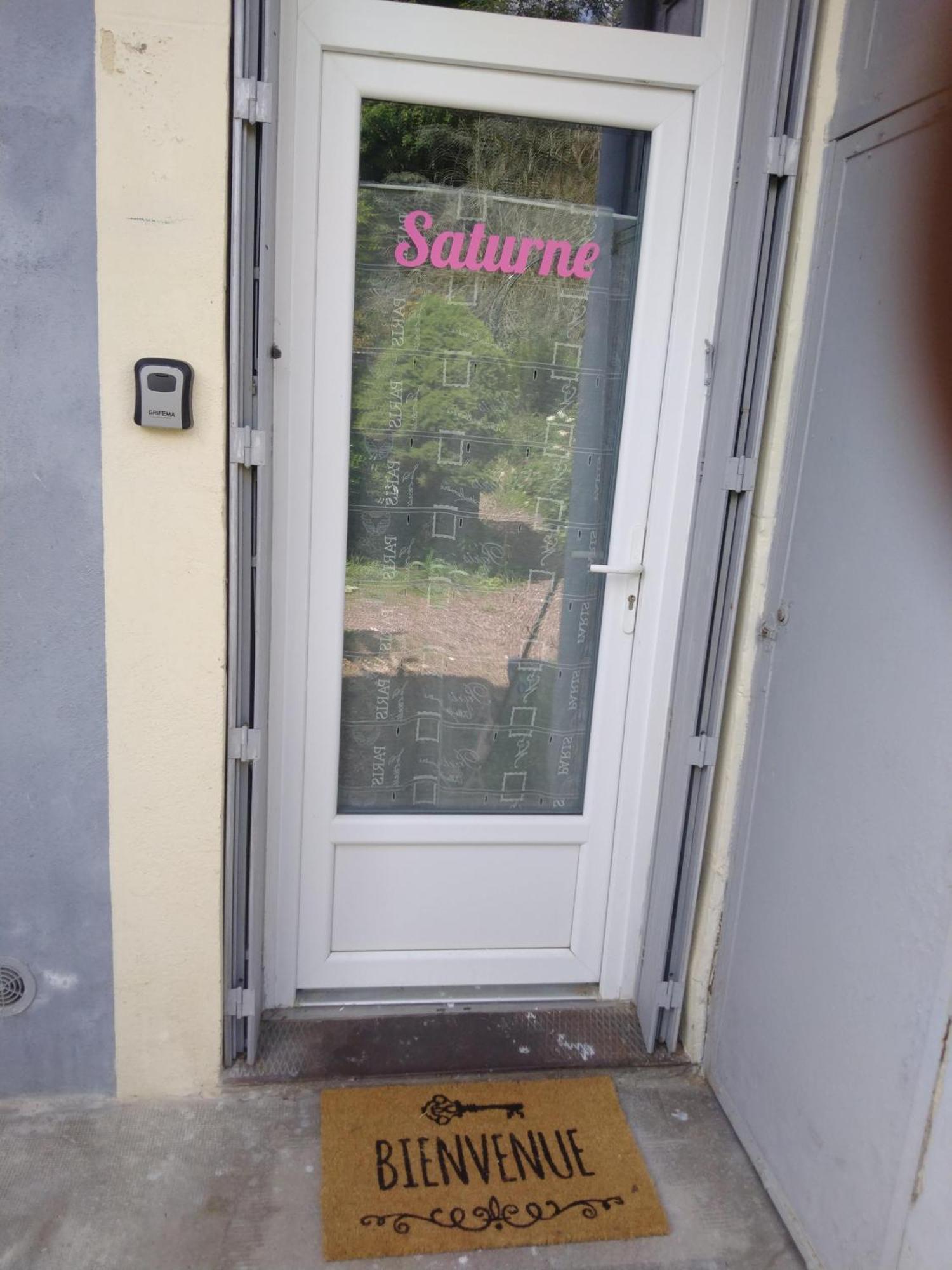Saturne Apartment Fourchambault Bagian luar foto